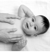 Masaje y reflexología para bebés