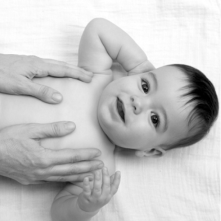 Masaje y reflexología para bebés